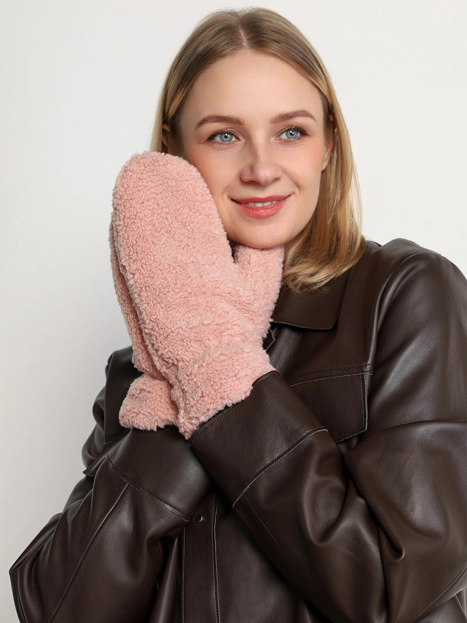 Варежки из ткани букле в ассортименте